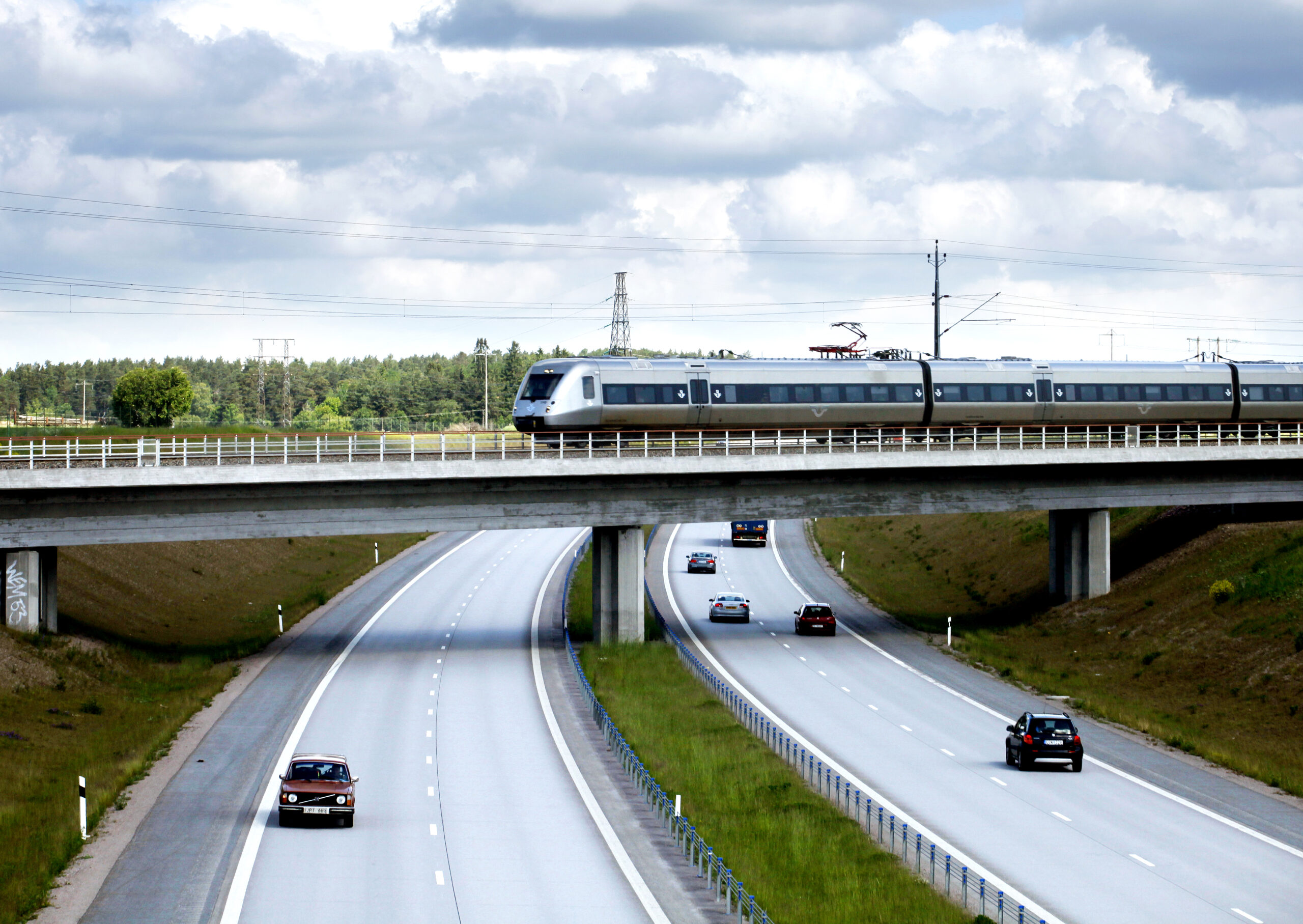 ”Utan järnvägen stannar pappersproduktionen i Sverige”
