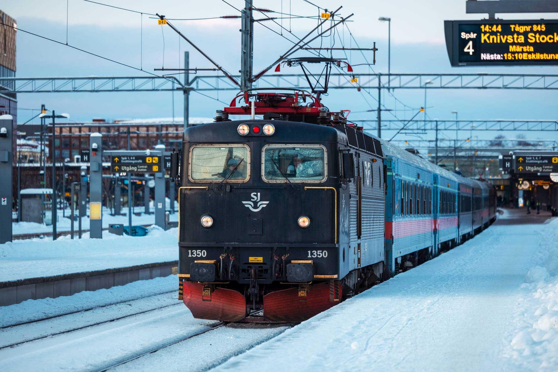 DN Ledare: Pinsamt att man i Sverige inte kan lita på att tågen går